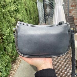 Coach Black Crossbody Bag Elegant Leather Style